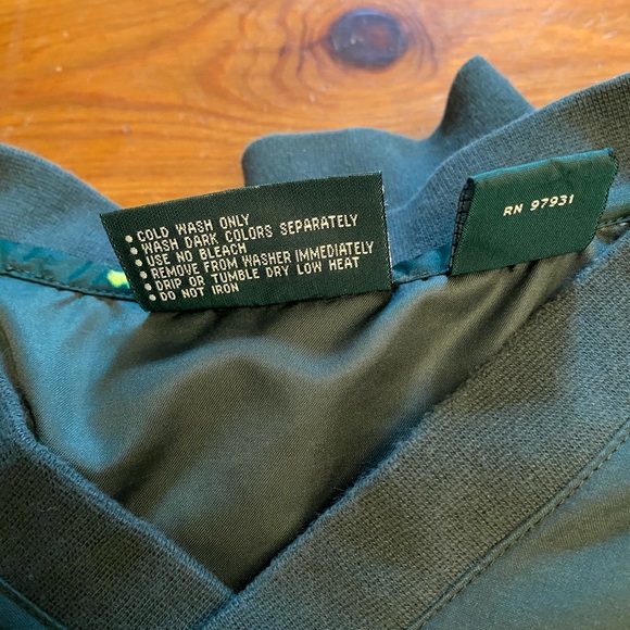 Masters Collection v-neck windbreaker - Picture 7 of 7